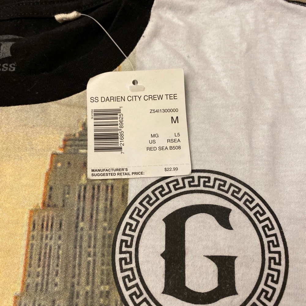 BRAND NEW Guess T-Shirt